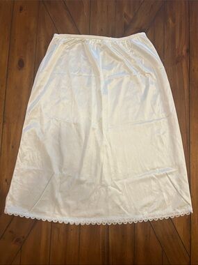 Warner’s Classic White Half Slip Skirt with Lace Trim, Size M
